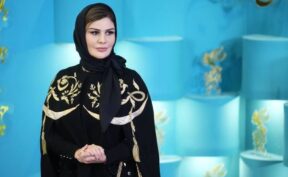 رز رضوی در نمایش «به یک قاتل ساده نیازمندیم»